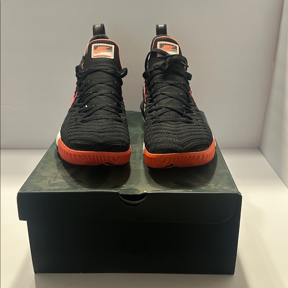 Nike LeBron Black with Red XVI nwt - Picture 2 of 4